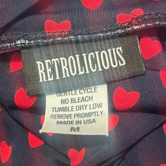 Retrolicious Bombshell Navy with red hearts print dress Bow - Med - EUC - Picture 13 of 14
